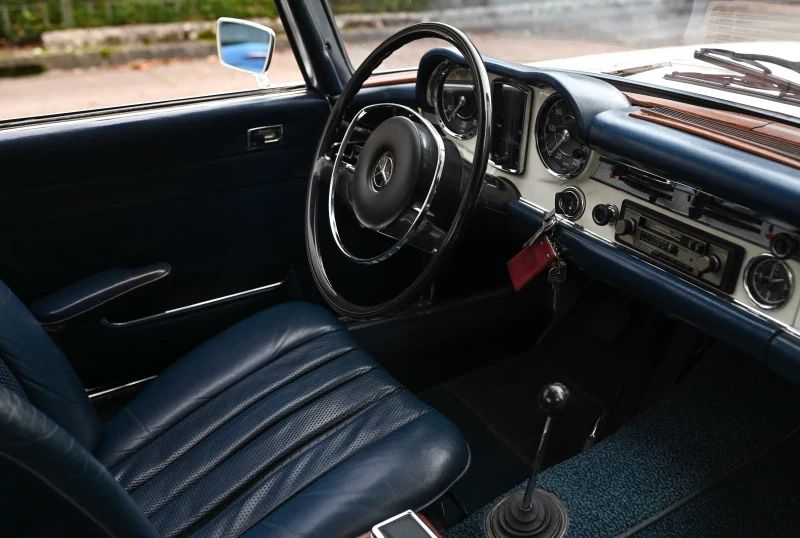 Mercedes-Benz 280 SL Pagoda, 4-Speed manual