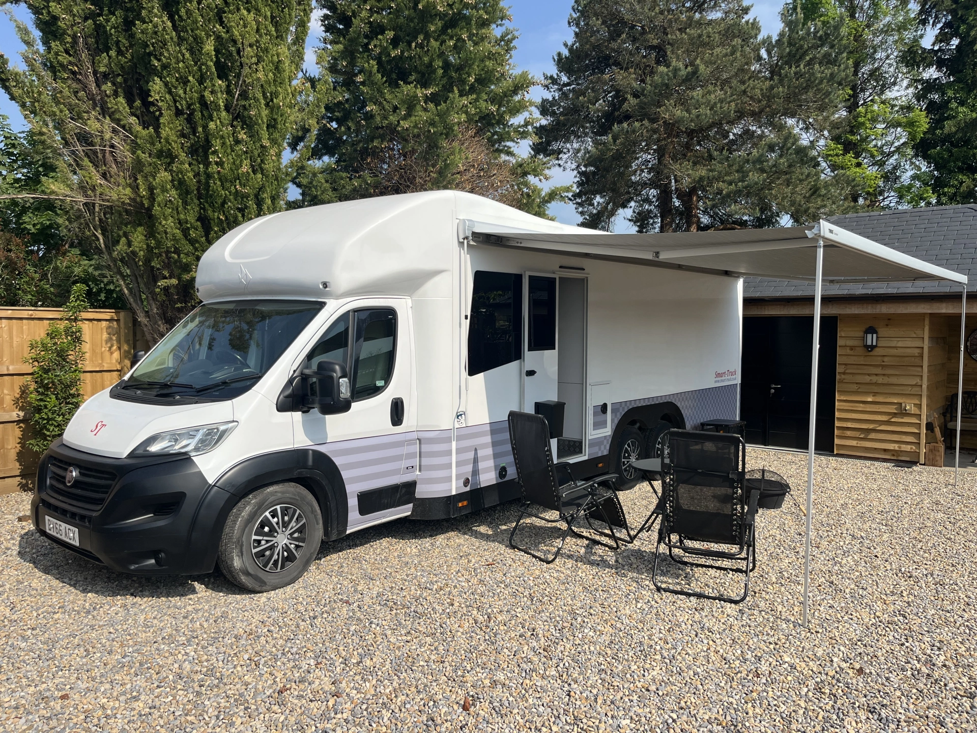 Véhicule sur mesure pour le transport de voitures / camping-car de luxe – photo 1