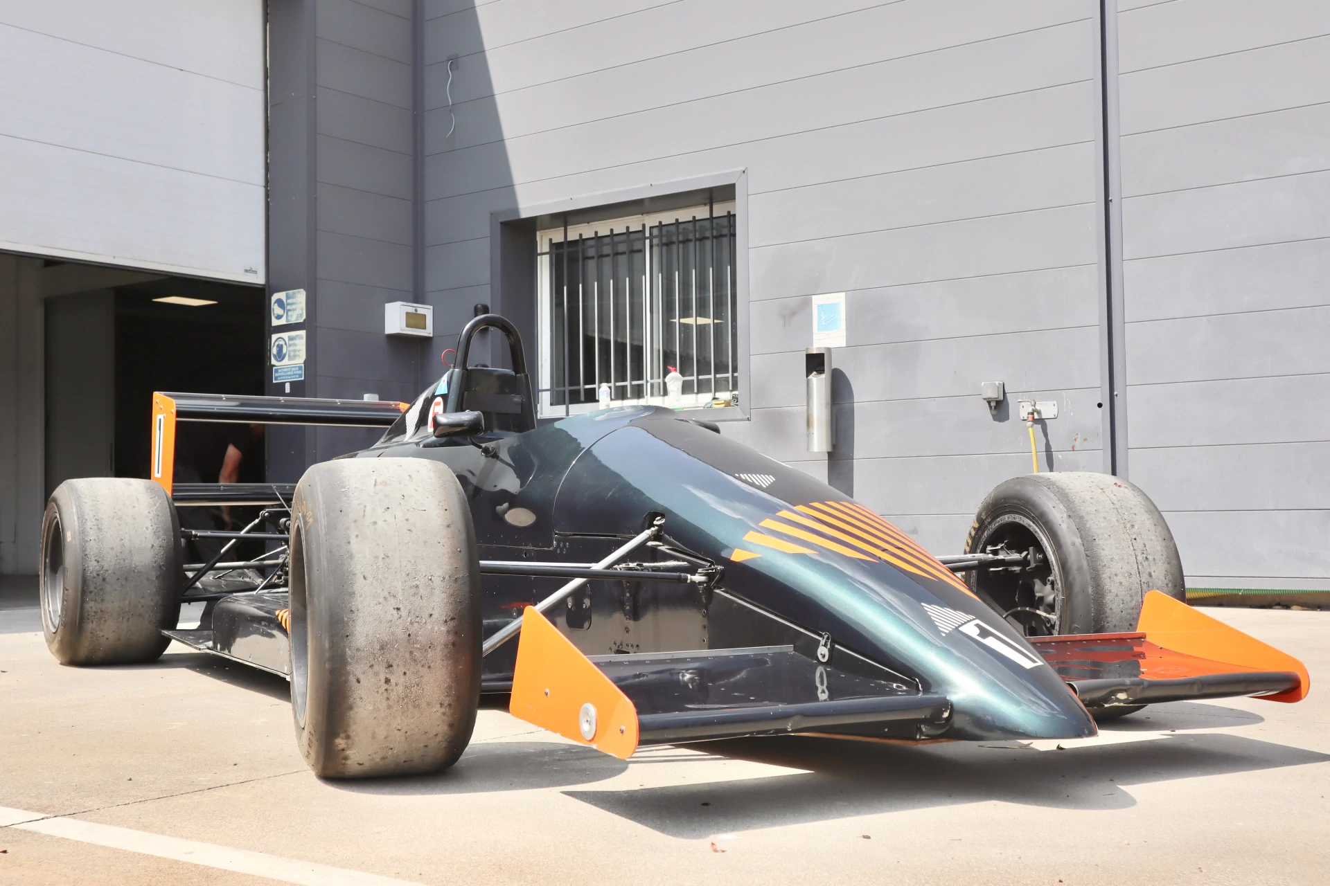 1988 Ralt RT32 chassis with Hewland MK9 gearbox – photo 1