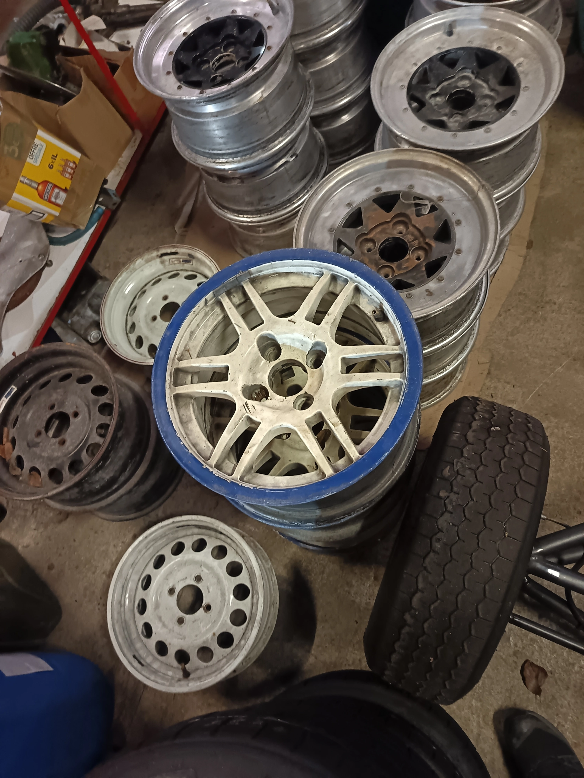 Sells various 13" Formula Ford wheels Made In and Wheller – photo 4