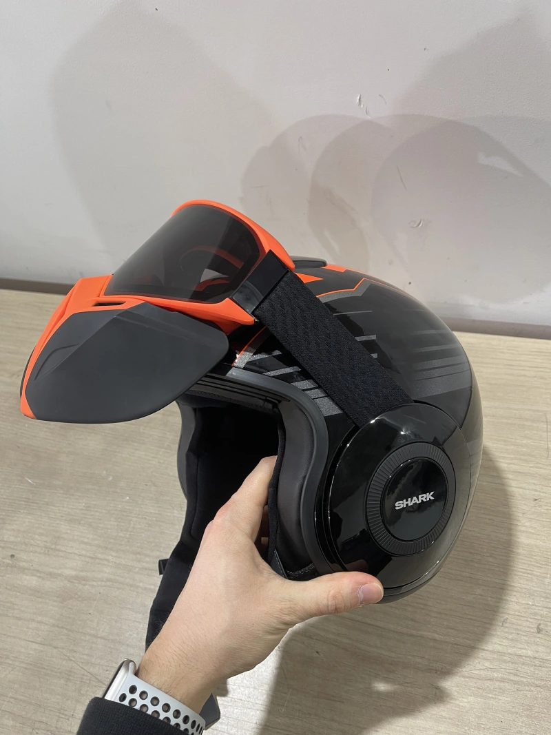 Casque Shark noir/orange – Taille M – Homologué compétition – 100 € l’unité