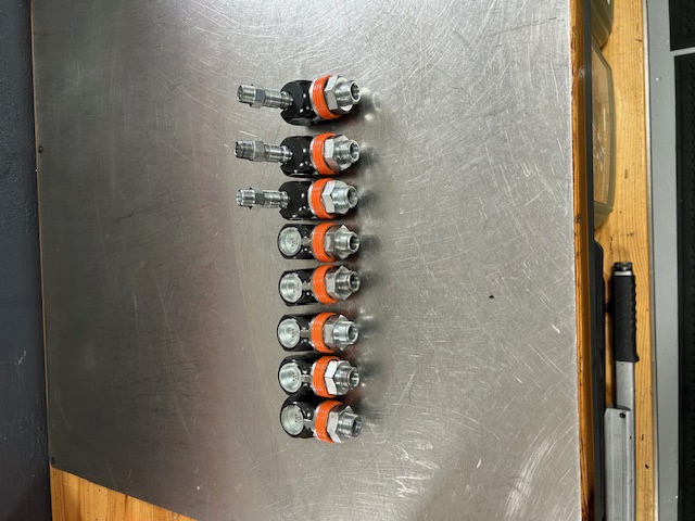 Caseliner airsystem safety connectors