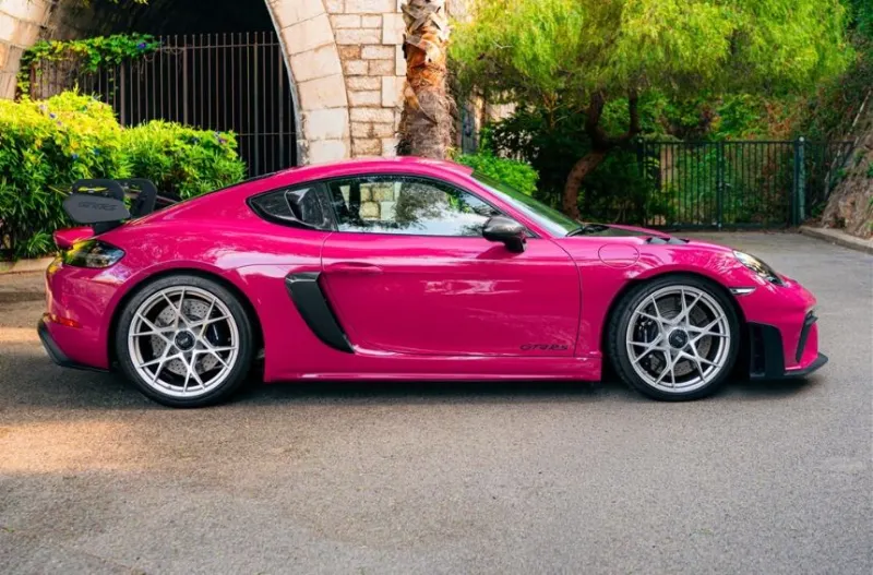 PORSCHE 718 CAYMAN GT4 RS