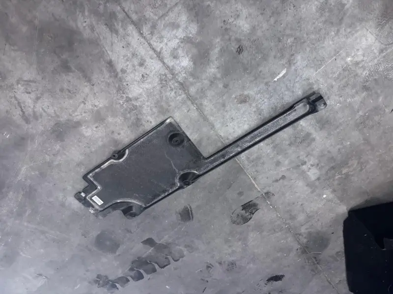 Cache sous caisse central gauche Porsche Cayman GT4 RS - 99150460500