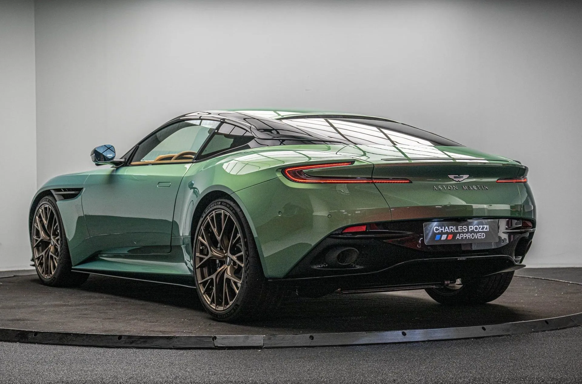 ASTON MARTIN DB12 – photo 2