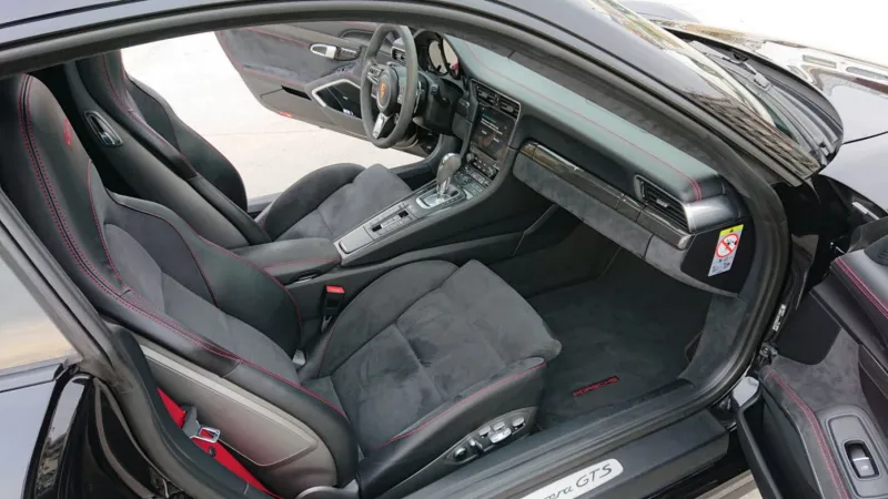 PORSCHE 991 Carrera GTS 450 cv en version PDK - Garantie Approved jusqu'en 02/2028