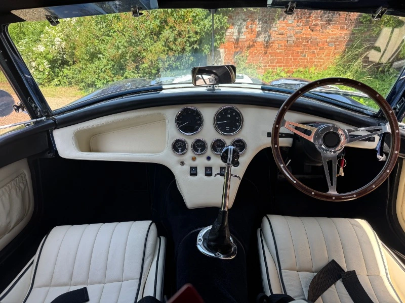 COBRA BY DAX, V8 5,7, toit fastback amovible 427 Hardtops