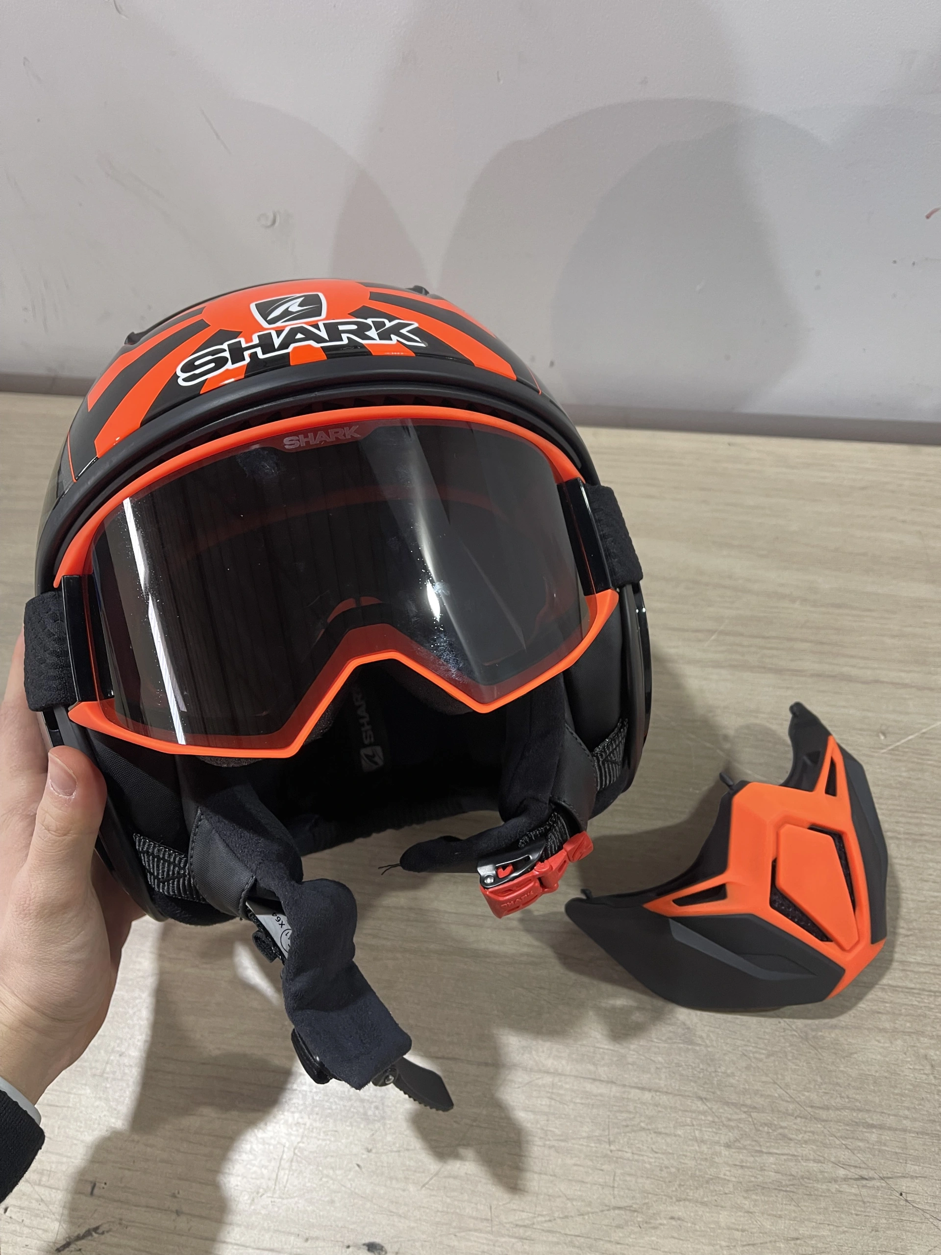 Casque Shark noir/orange – Taille M – Homologué compétition – 100 € l’unité – photo 3