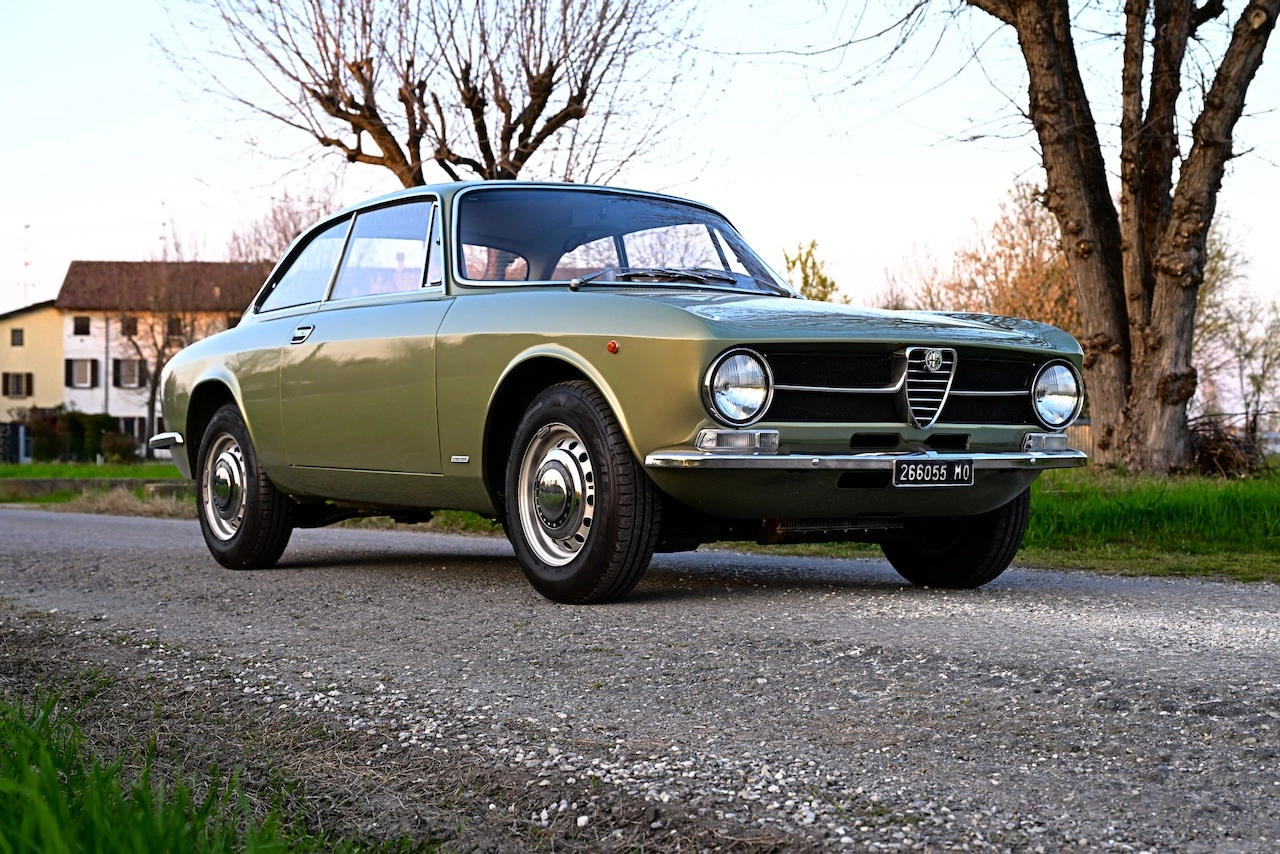 1.8-litre 1972 Alfa Romeo GT 1300 Junior – photo 1