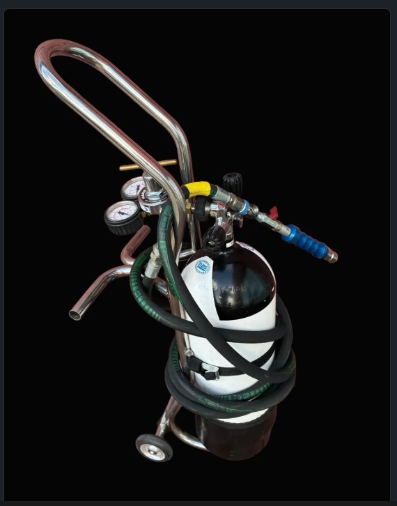 Used. Full kit of Air jack bottle with trolley+Reguliator+Krontec Lance+Hose