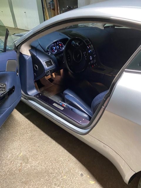 Passionné propose superbe Aston Martin V8 Vantage Sporshift