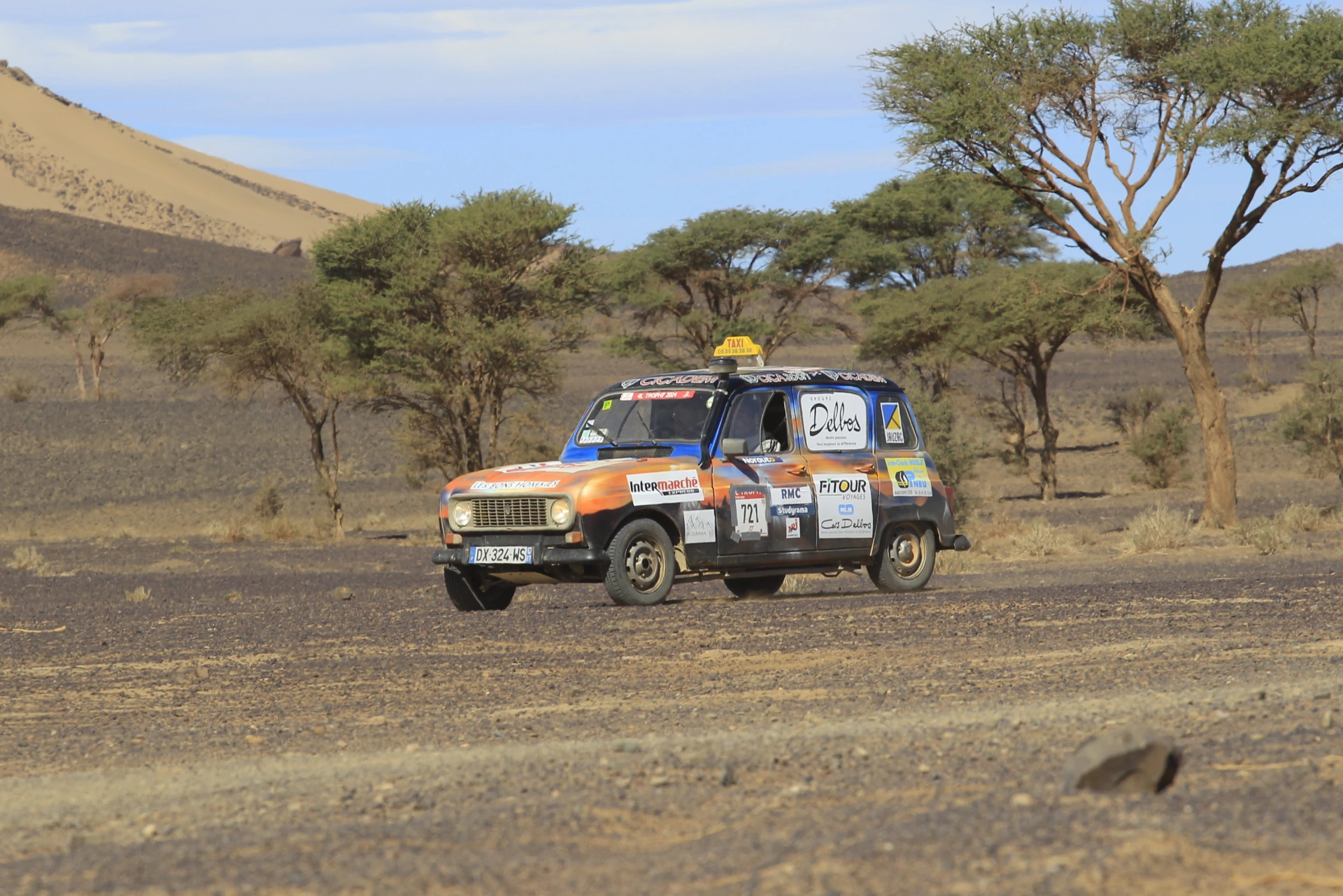 Renault 4L for hire – photo 1