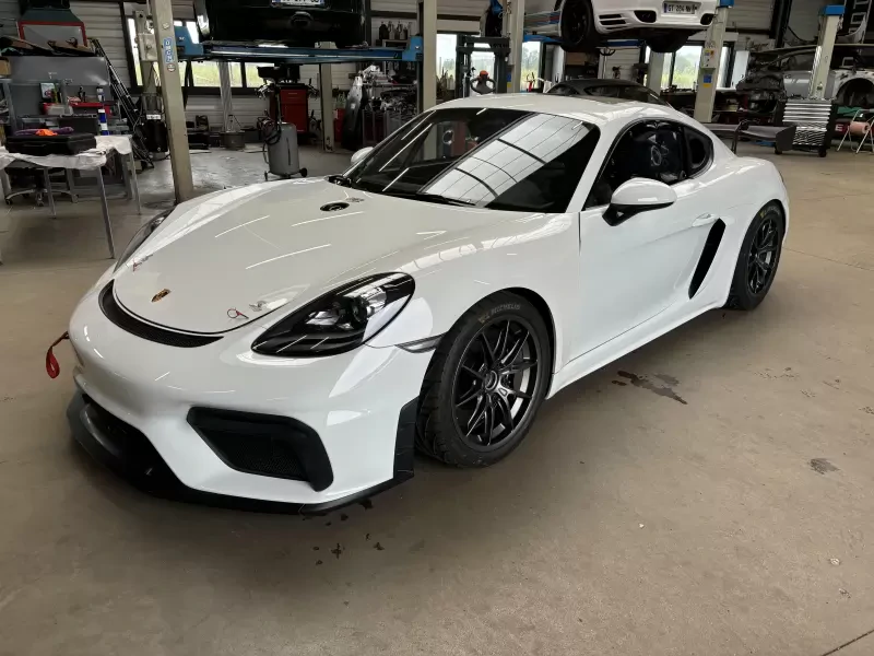 Porsche 718 Cayman GT4