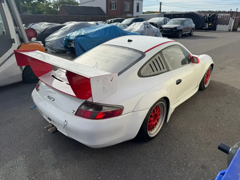 2000 Porsche 996 GT3.