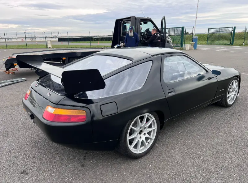 Porsche 928 - 5L