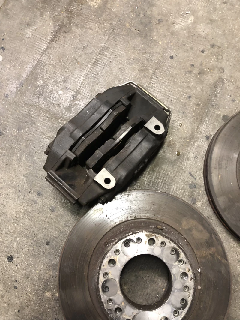 2 AP RACING 6600 BRAKE CALIPERS WITH PADS AND DISCS