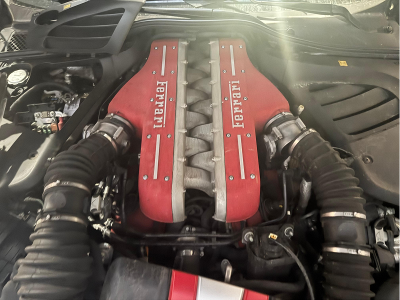 Moteur Ferrari FF, 40 000 km, vendu en l’état.