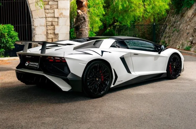 LAMBORGHINI AVENTADOR ROADSTER