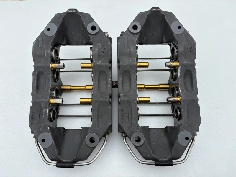 2 étriers BREMBO 8 PISTONS MONOBLOC révisés