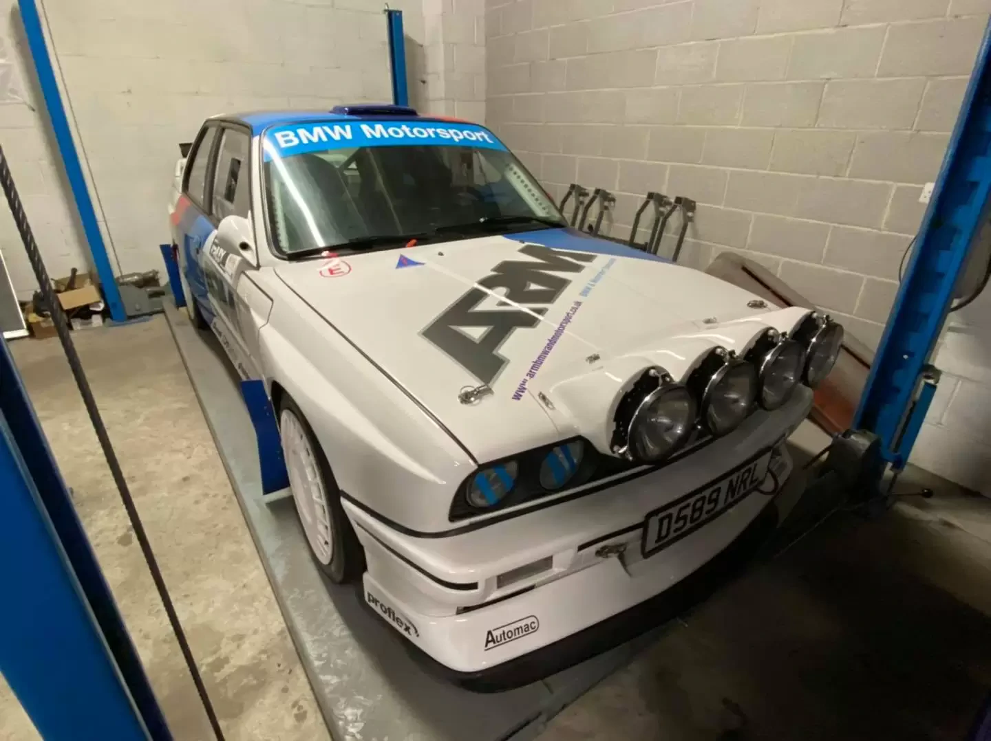 VOITURE DE RALLYE BMW E30 M3