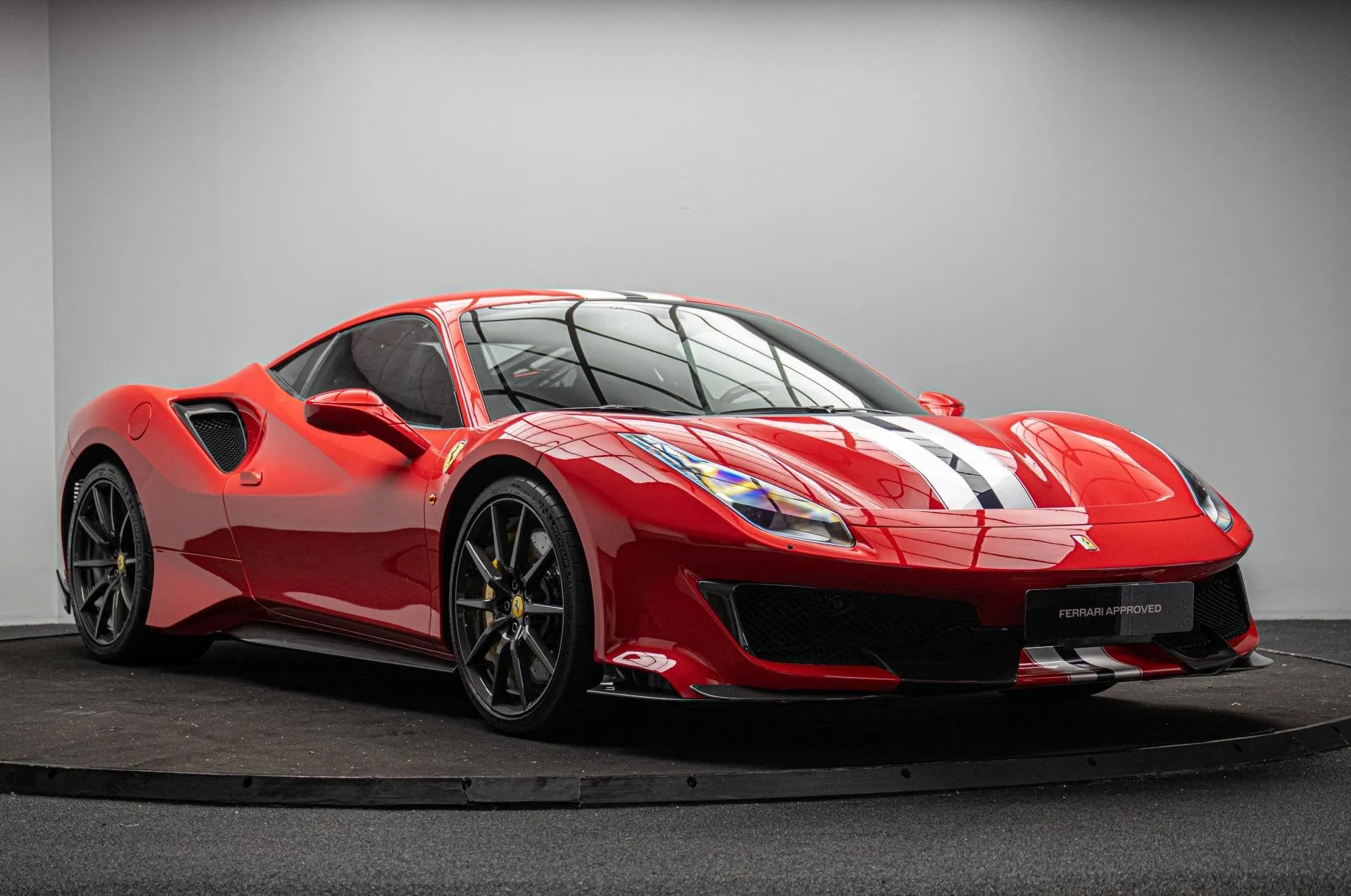 FERRARI 488 PISTA 3.9 720 – photo 1