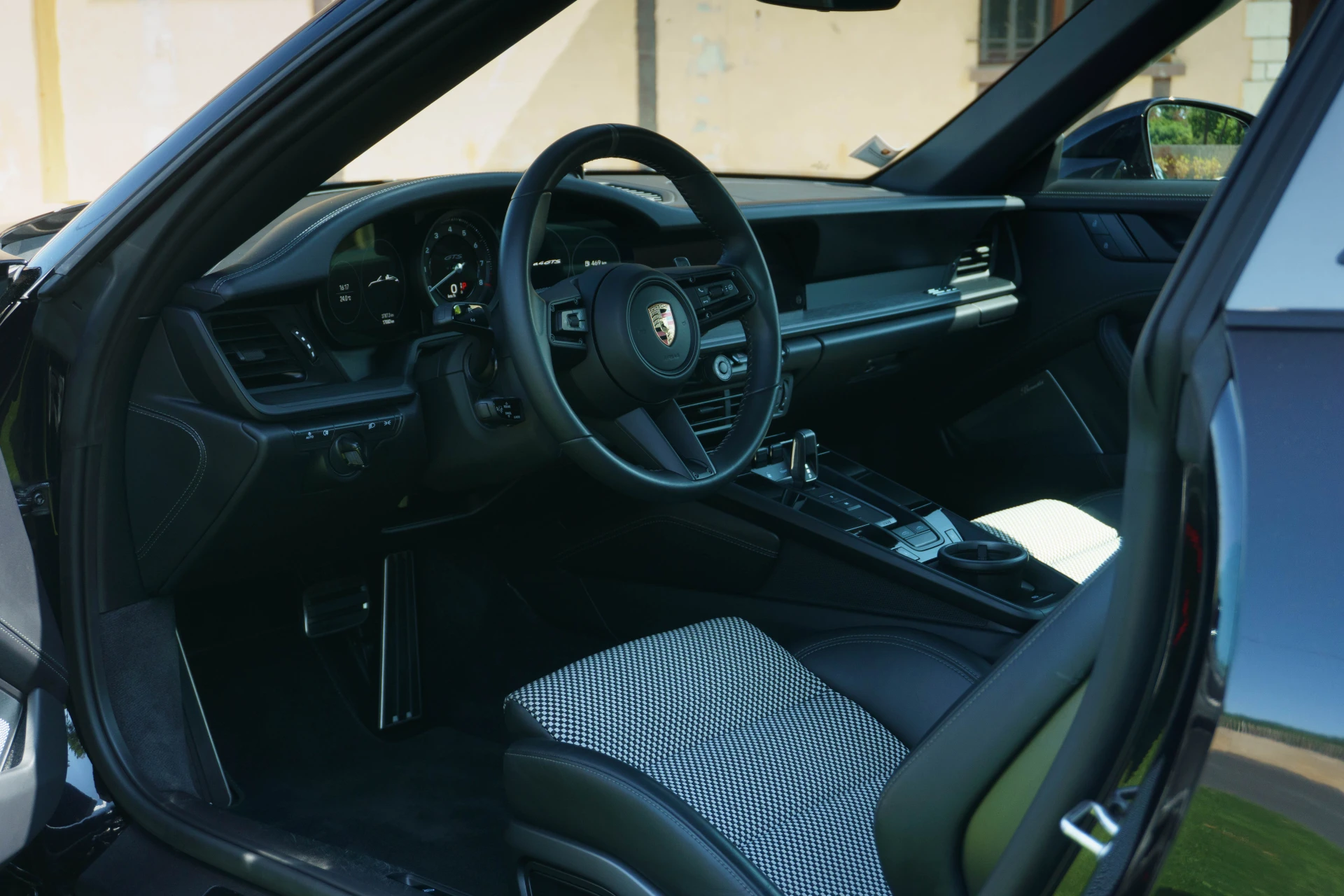 Porsche 911 992.1 Targa 4 GTS Porsche Design 50th Anniversary Edition – photo 3