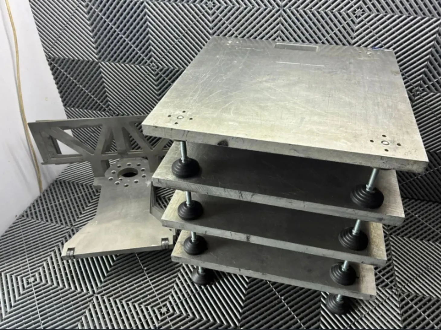 Used. Motorsport hub stands and alignment bars + Leveling platforms. – photo 1