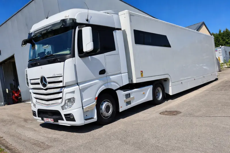 Tracteur Mercedes Actros + RaceTrailer état Totalement neuf