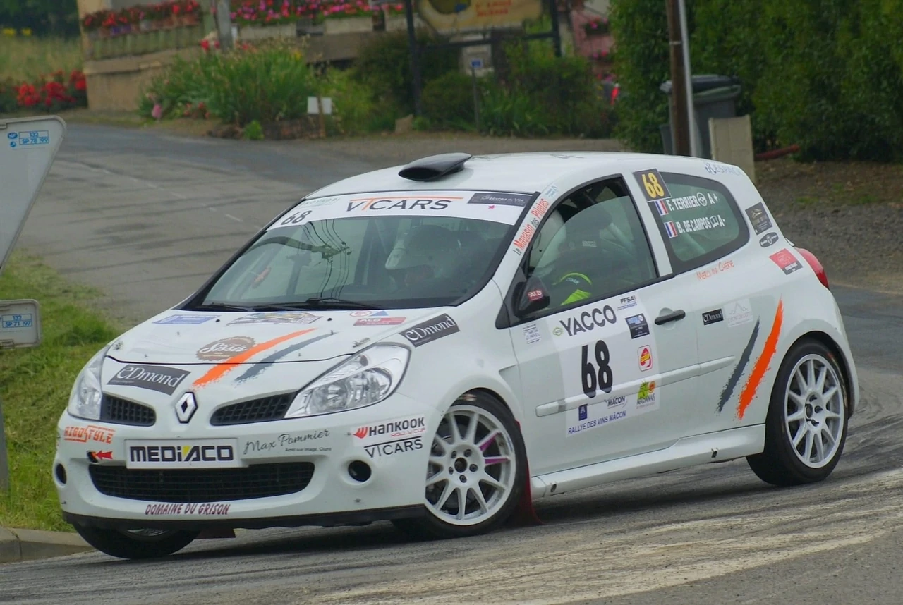 Clio R3 Access Evo rental