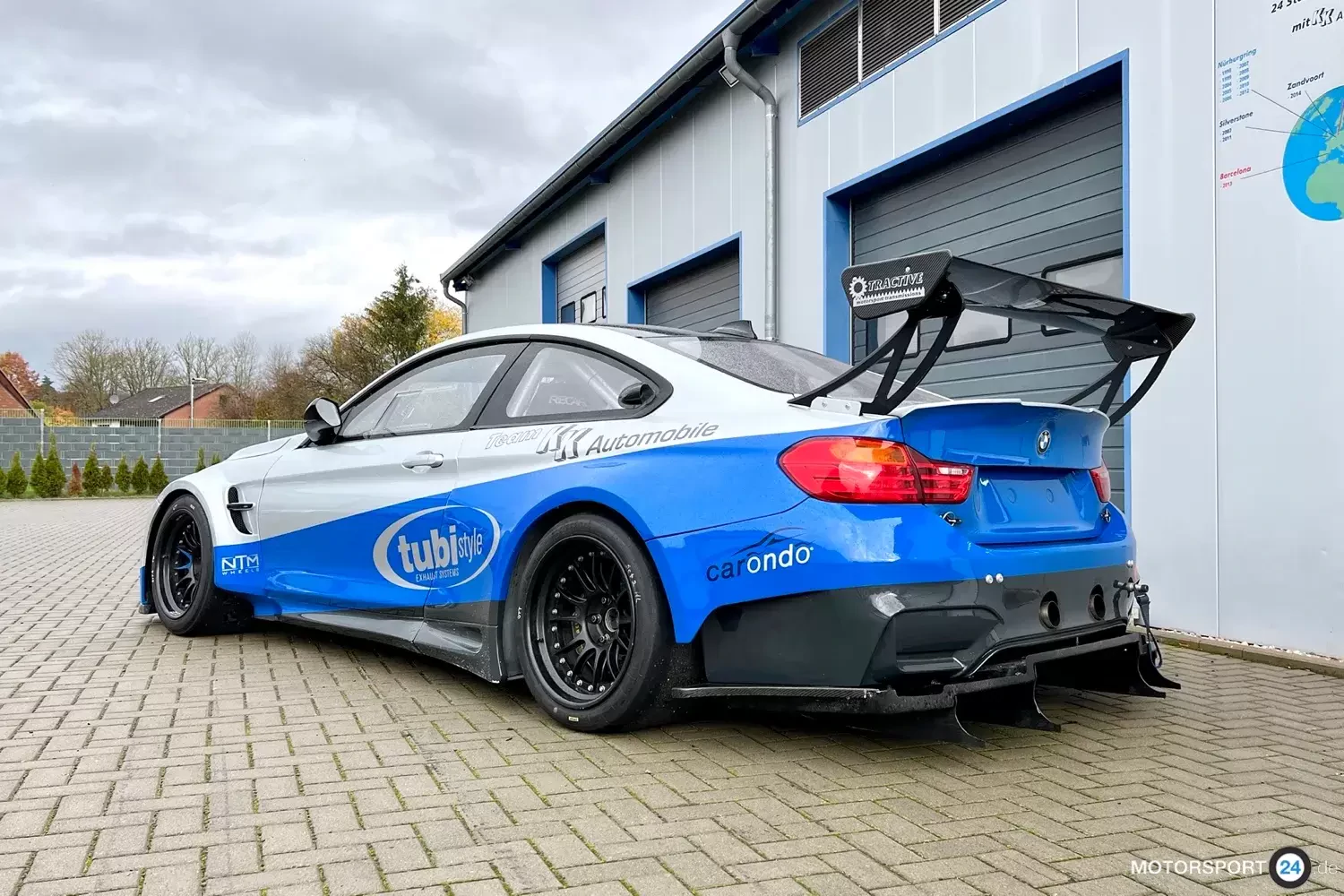 Voiture de course GTR sur base F82 avec moteur S54