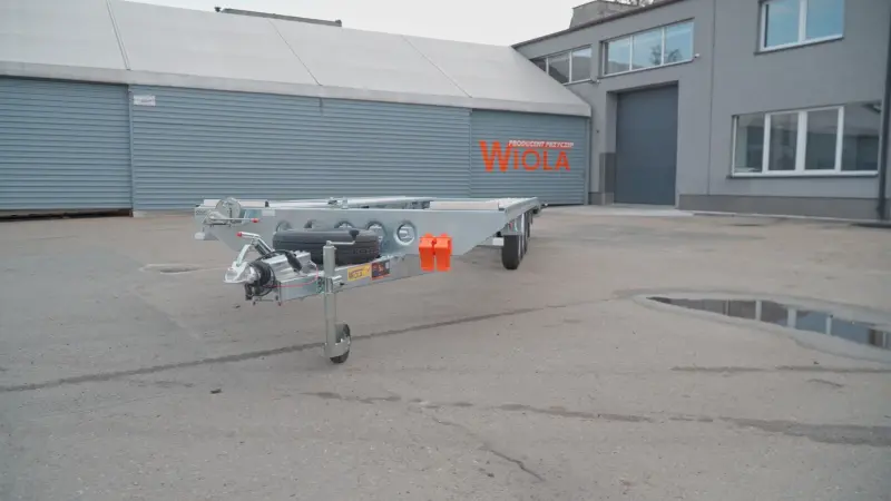 Wiola 2-car flatbed trailer (useful dimensions: 8.44 x 2.04 metres)