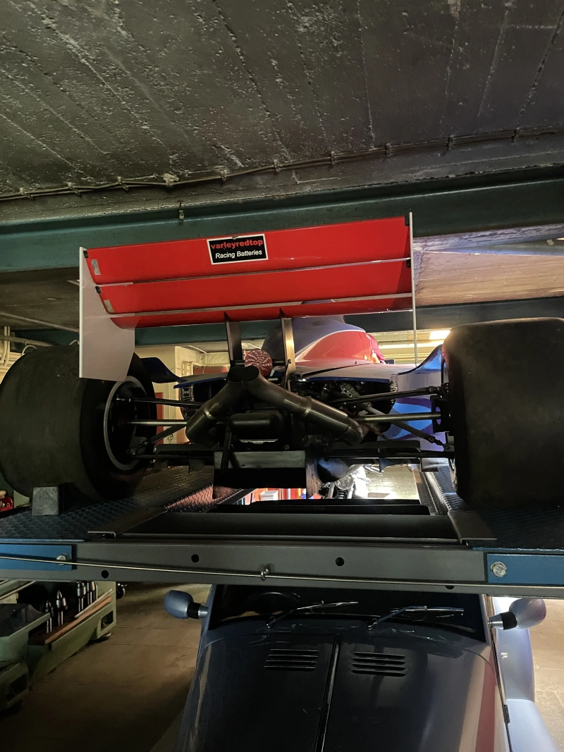 Lola B99/50