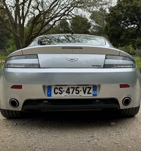 Passionné propose superbe Aston Martin V8 Vantage Sporshift