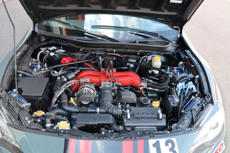 Voiture de course Subaru BRZ