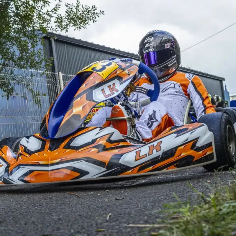 Kits Déco Karting Sur-Mesure, Stickers Tous Supports & Tapis de Sol Personnalisés