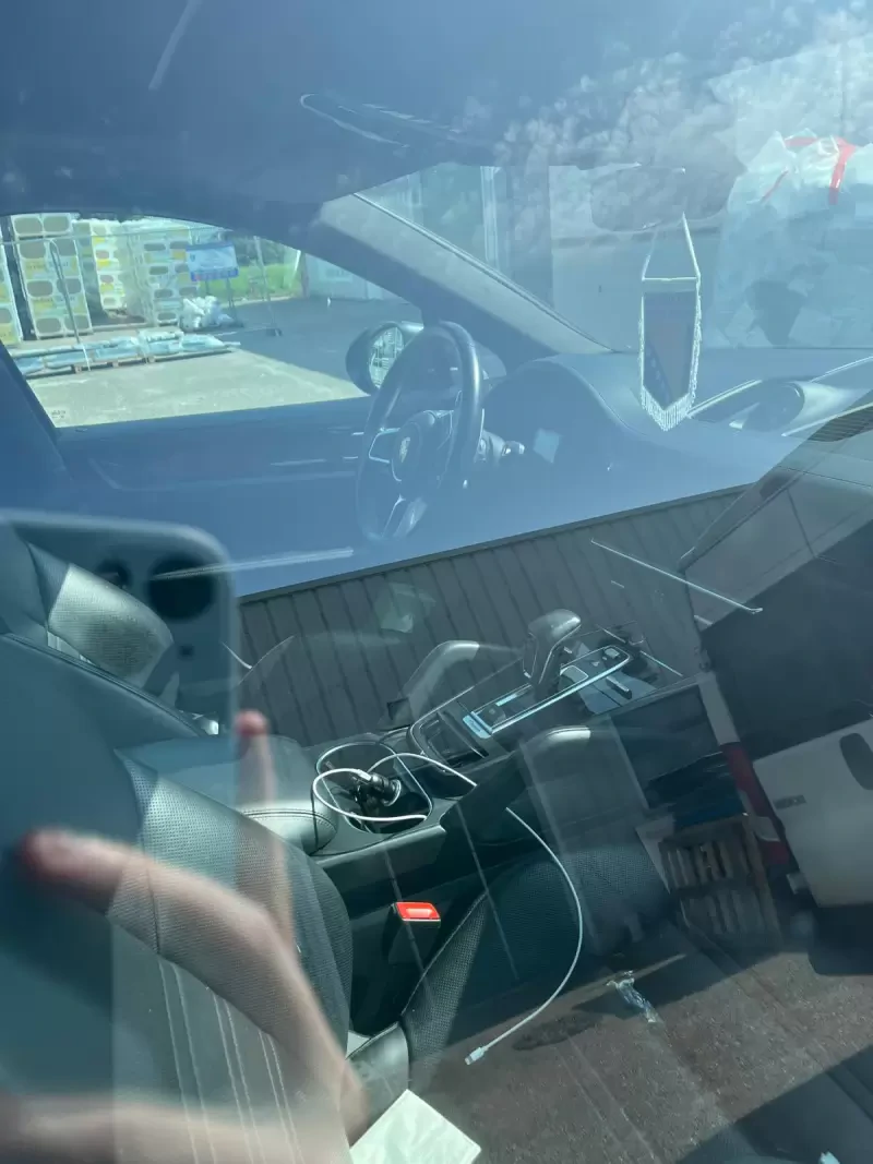 Rental Porsche CAYENNE
