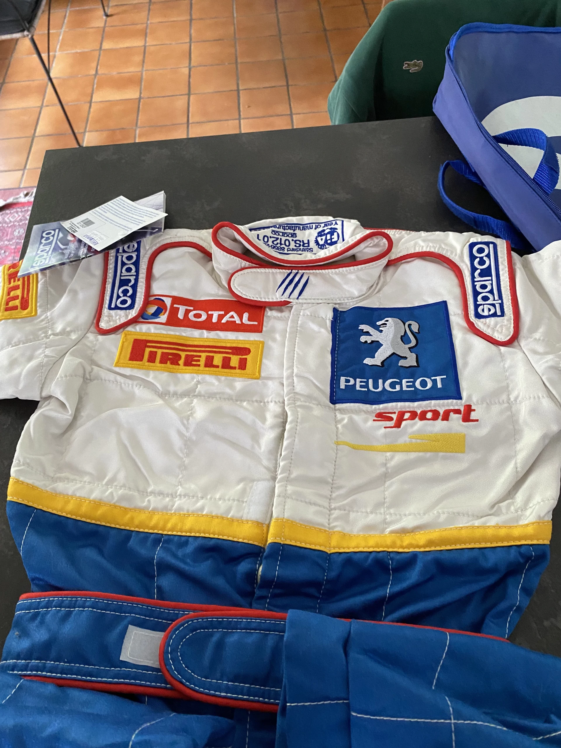 VENDS COMBINAISON PEUGEOT FEMME