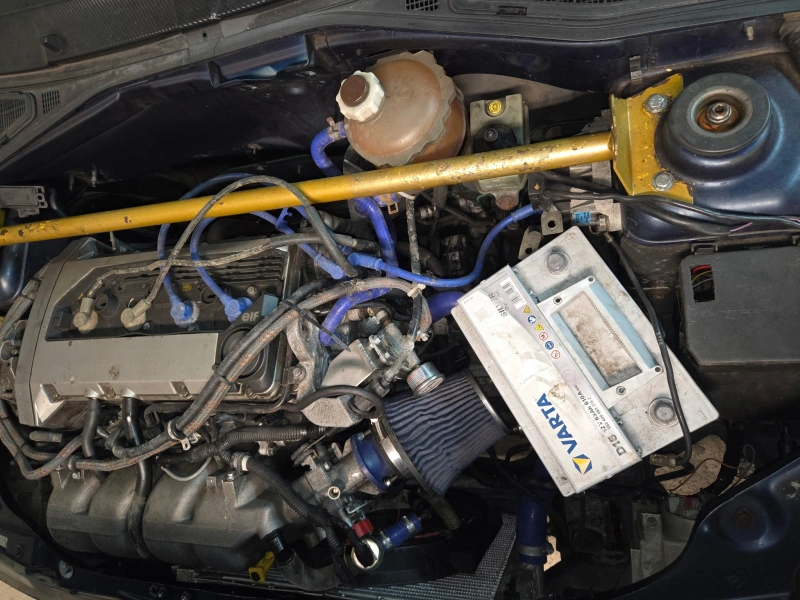 Renault Clio Williams + lot de moteurs F7R / F7P – Carte grise suisse + CG Clio 16S