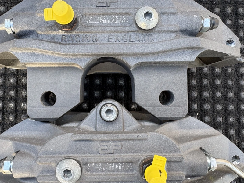 2 étriers CP3307 AP RACING 4 PISTONS NEUFS