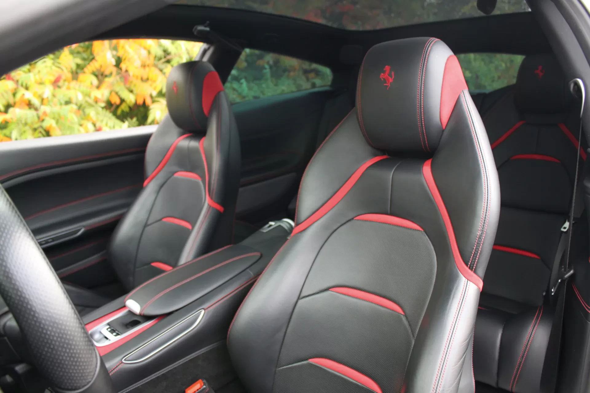 Ferrari GTC4 Lusso T V8 610Ch 65k Options - Lease 1690e/Month