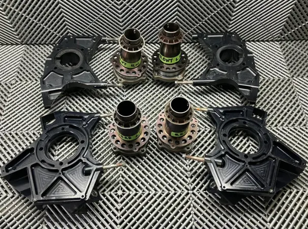Set of 4 center wheels hubs and CNC arms. Gt cars.GT2 Gt3 DTM – photo 1