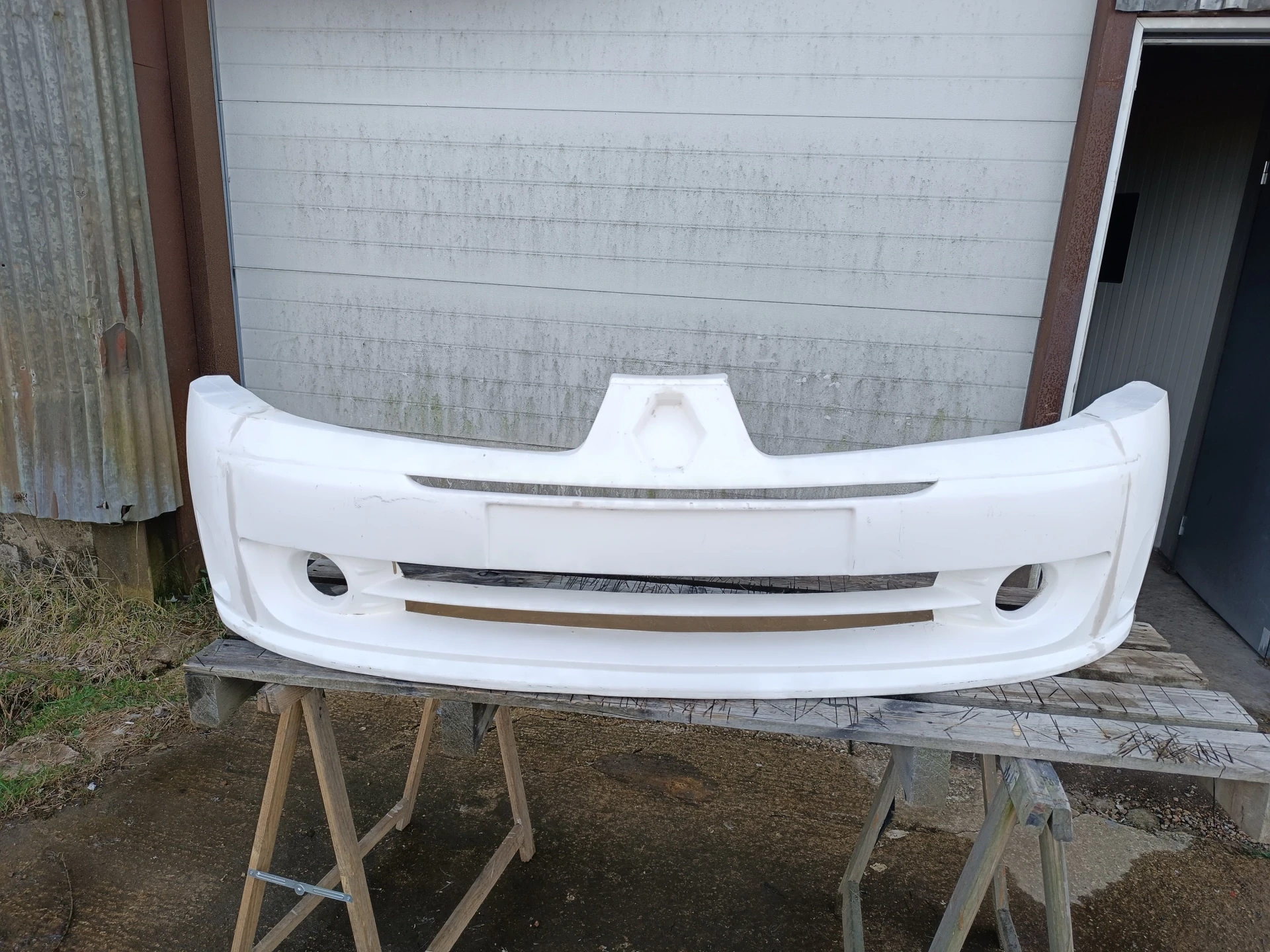Clio 2 RS Rallycross version front bumper