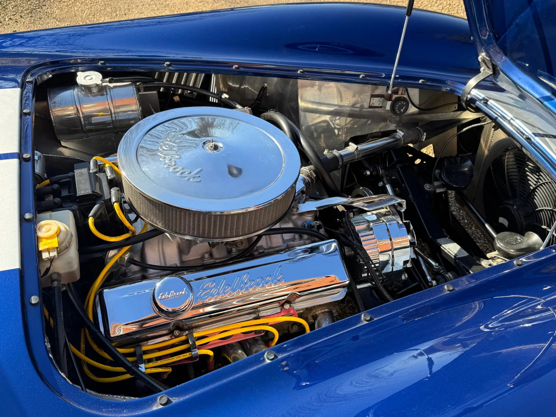 Cobra by DAX with De-Dion chassis and Removable 427Hardtops roof