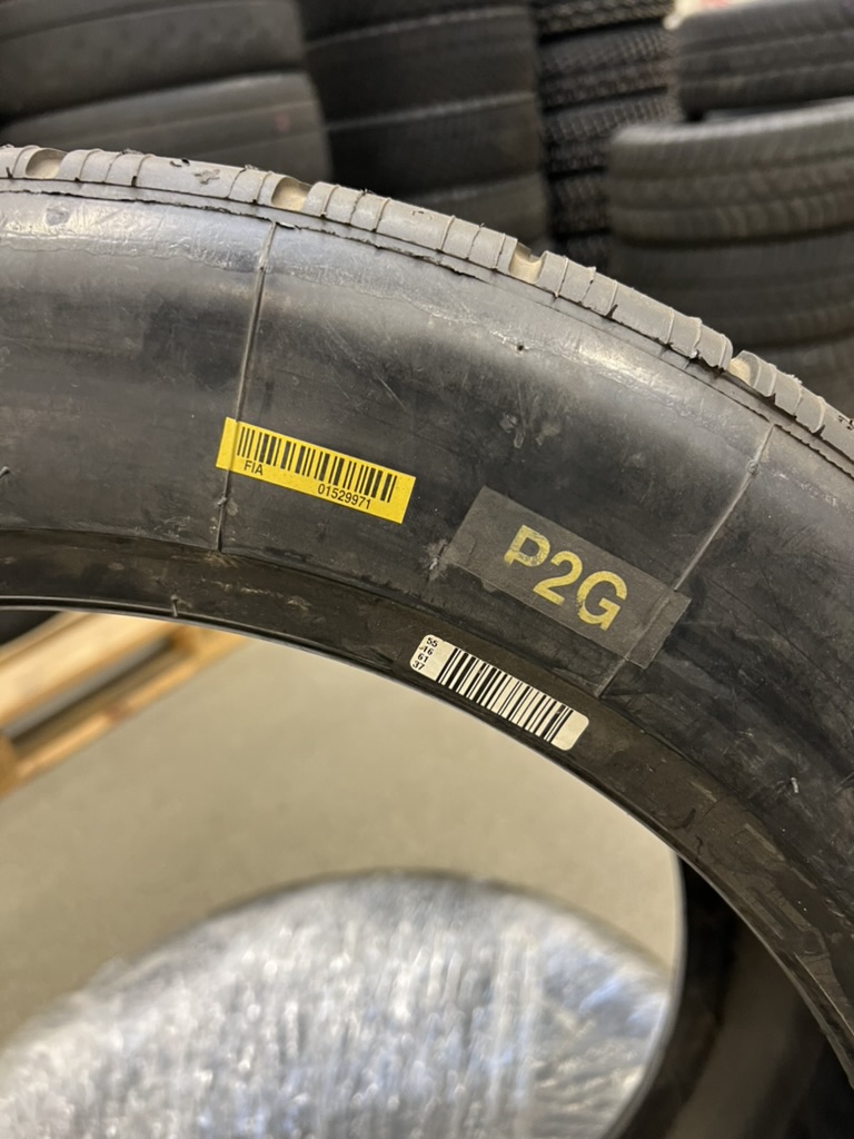 Ancien stock non utilisé : lot de 2 pneus pluie Michelin 30/68-18