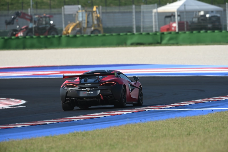 MCLAREN 570 S GT4 GT4 + SPARE PARTS + EQUIPMENT