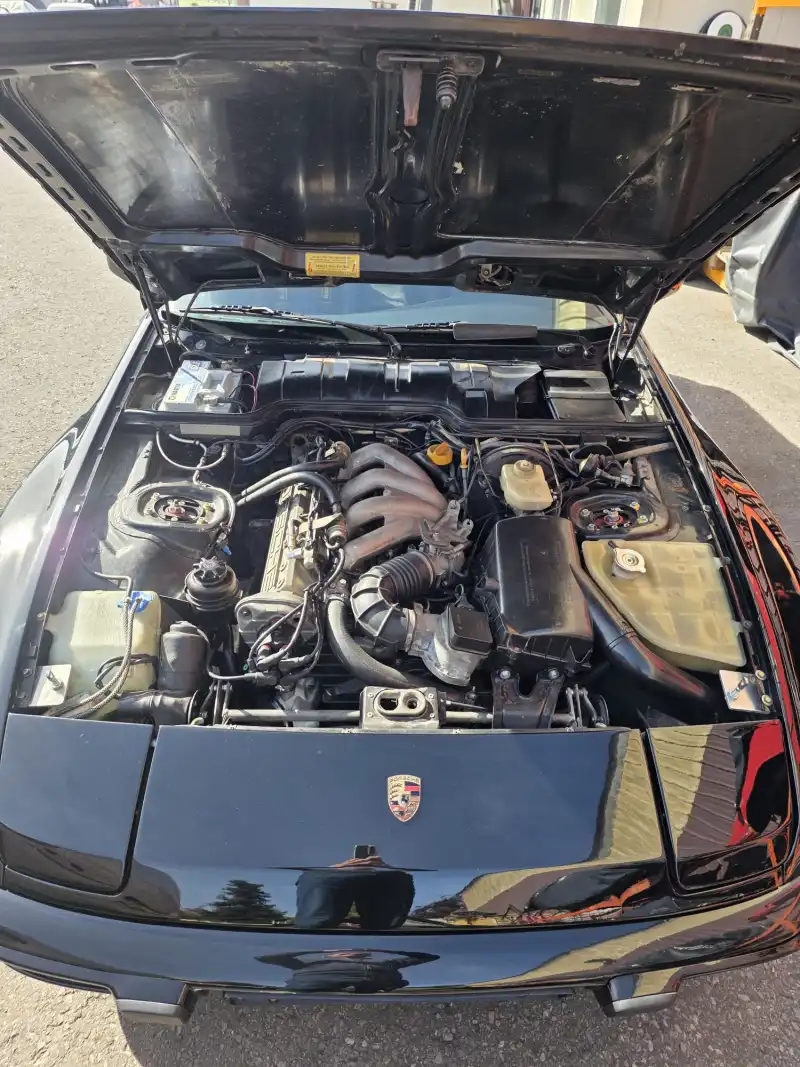 Porsche® 944 proposée à la vente.