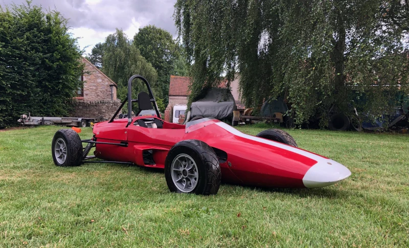 Voiture de course monoplace JW4