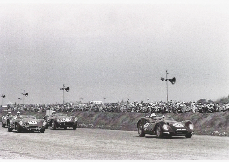 1958 Lister Jaguar 'Knobbly' (en français dans le texte)