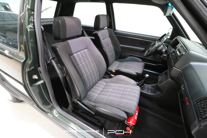 VOLKSWAGEN Golf GTI 16v 1.8 139hp + Sunroof - Fully Restored ! - 1990