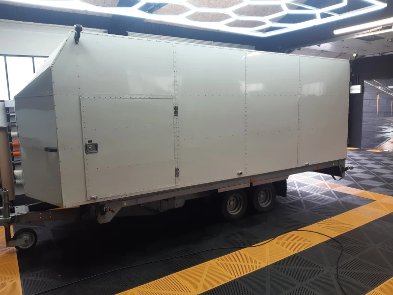 2.5-tonne enclosed trailer